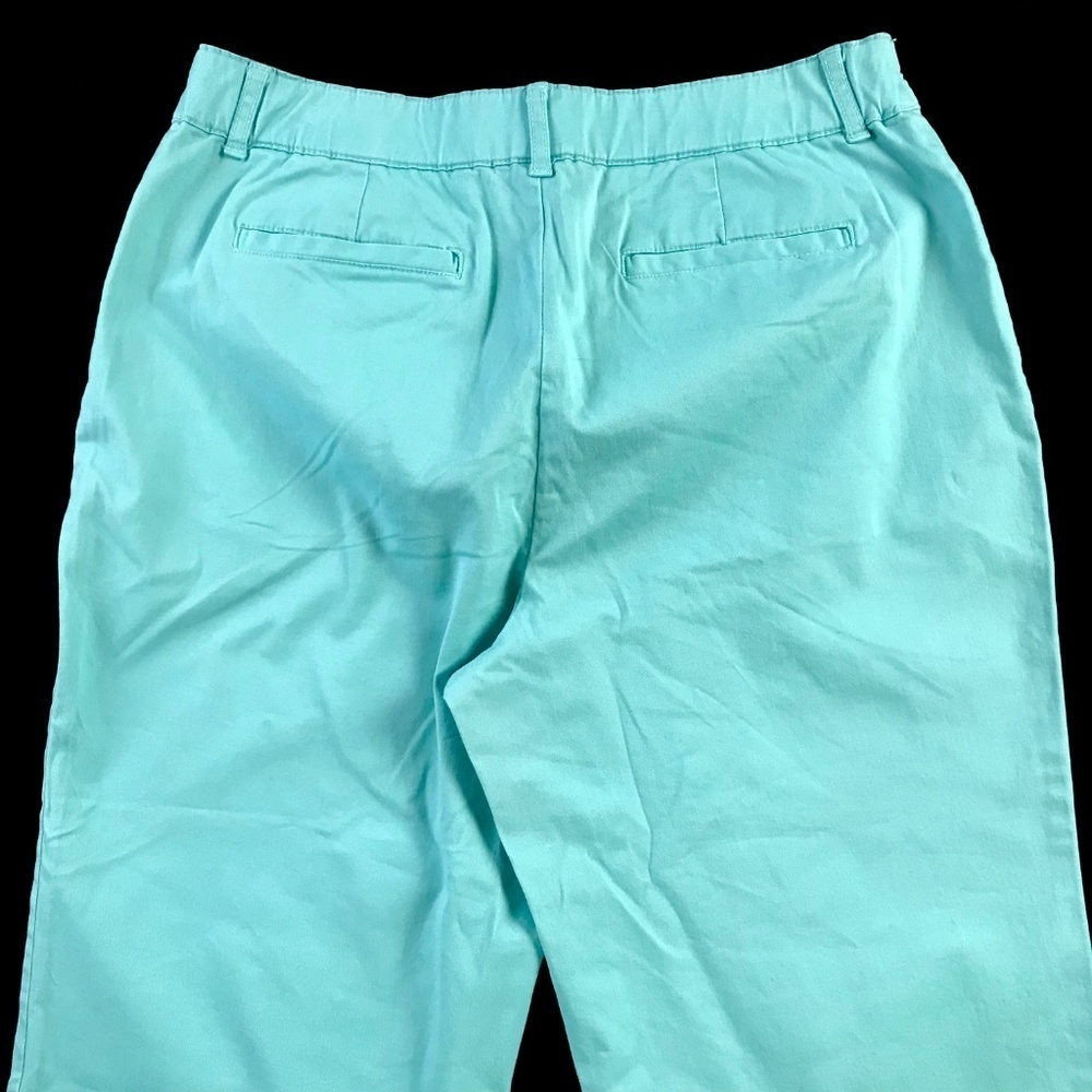 Croft & Barrow Classic Fit Light Blue Capri's​ - Picture 4 of 4